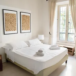 https://magenta-luxury-fienaroli-3.it-romehotels.com